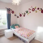 Veeve Herrick Road House